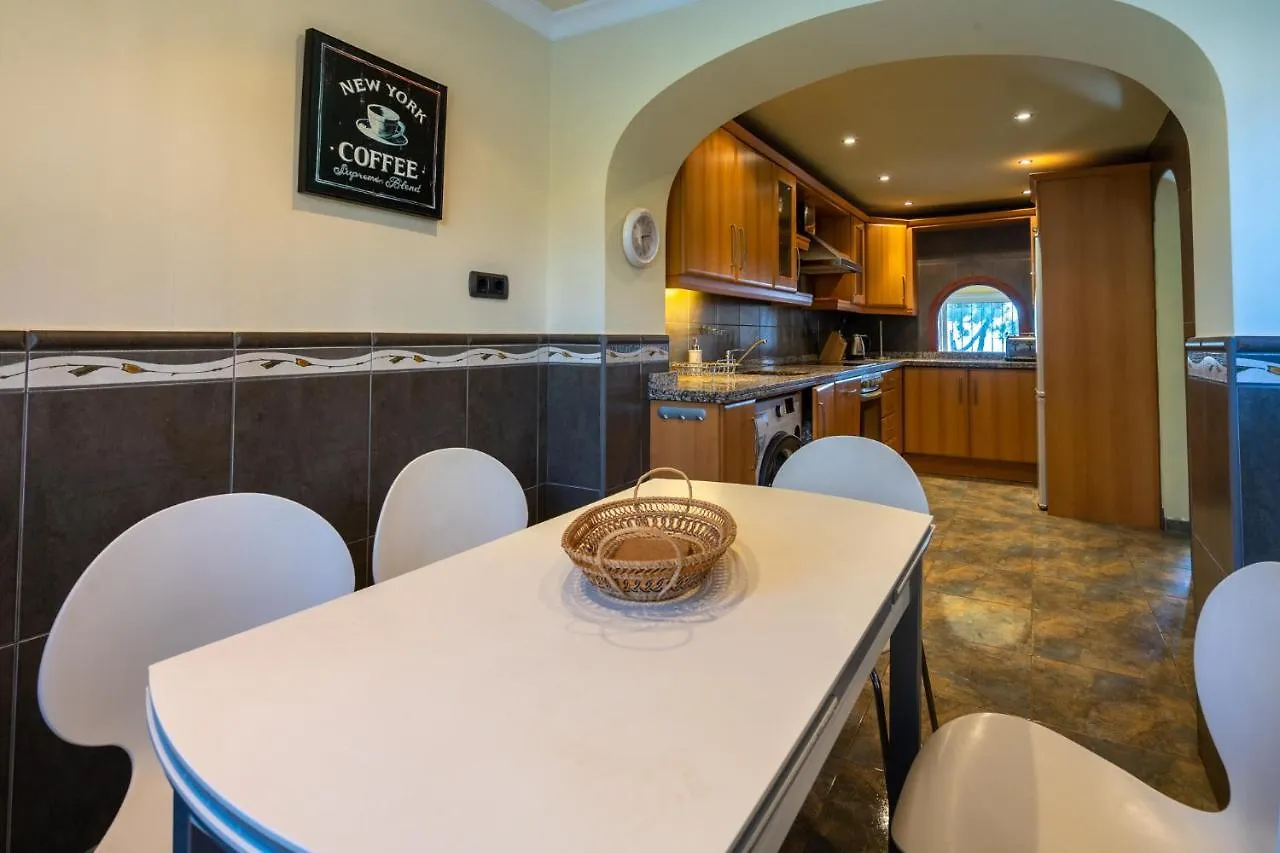 Hébergement de vacances 3 Bedroom House, 400M To The Beach, Near La Cala De Mijas Málaga