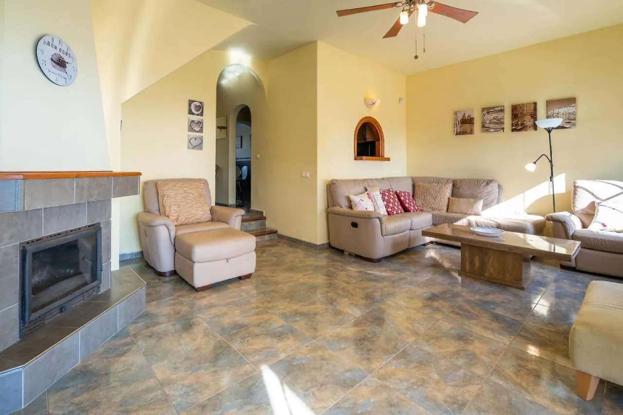 Hébergement de vacances 3 Bedroom House, 400M To The Beach, Near La Cala De Mijas Málaga